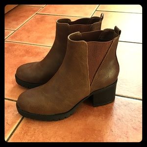 Comfortable brown ankle boots 8.5 / 9
